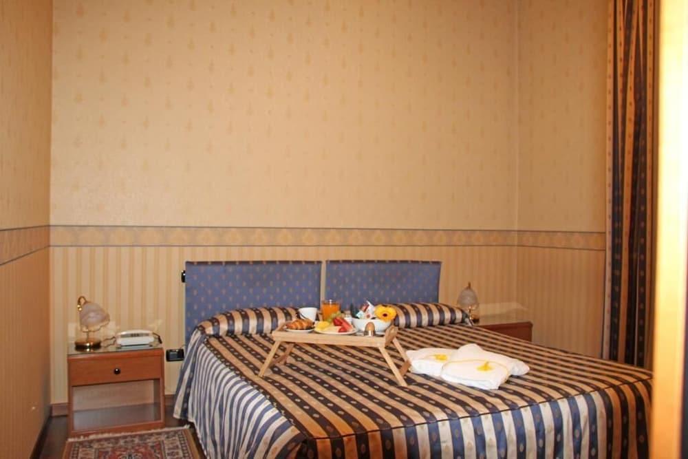 Albergo Ristorante Leon D'Oro 노벤타디피아베 외부 사진