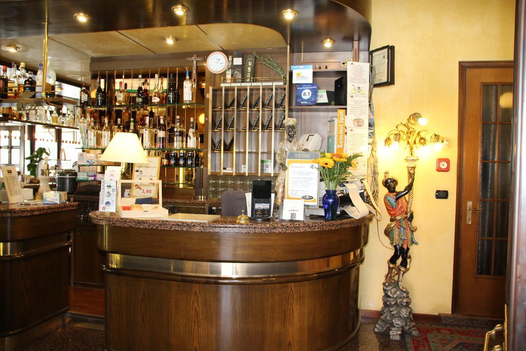 Albergo Ristorante Leon D'Oro 노벤타디피아베 외부 사진