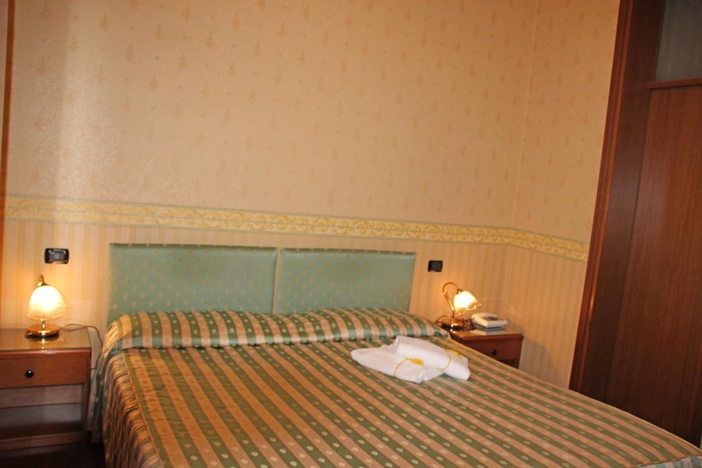 Albergo Ristorante Leon D'Oro 노벤타디피아베 외부 사진