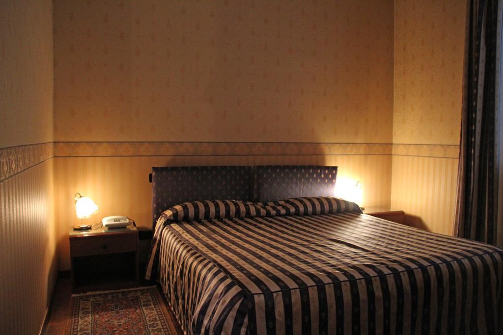 Albergo Ristorante Leon D'Oro 노벤타디피아베 외부 사진