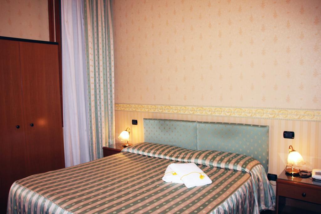 Albergo Ristorante Leon D'Oro 노벤타디피아베 외부 사진