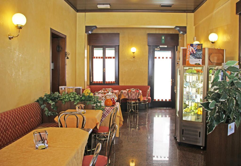 Albergo Ristorante Leon D'Oro 노벤타디피아베 외부 사진