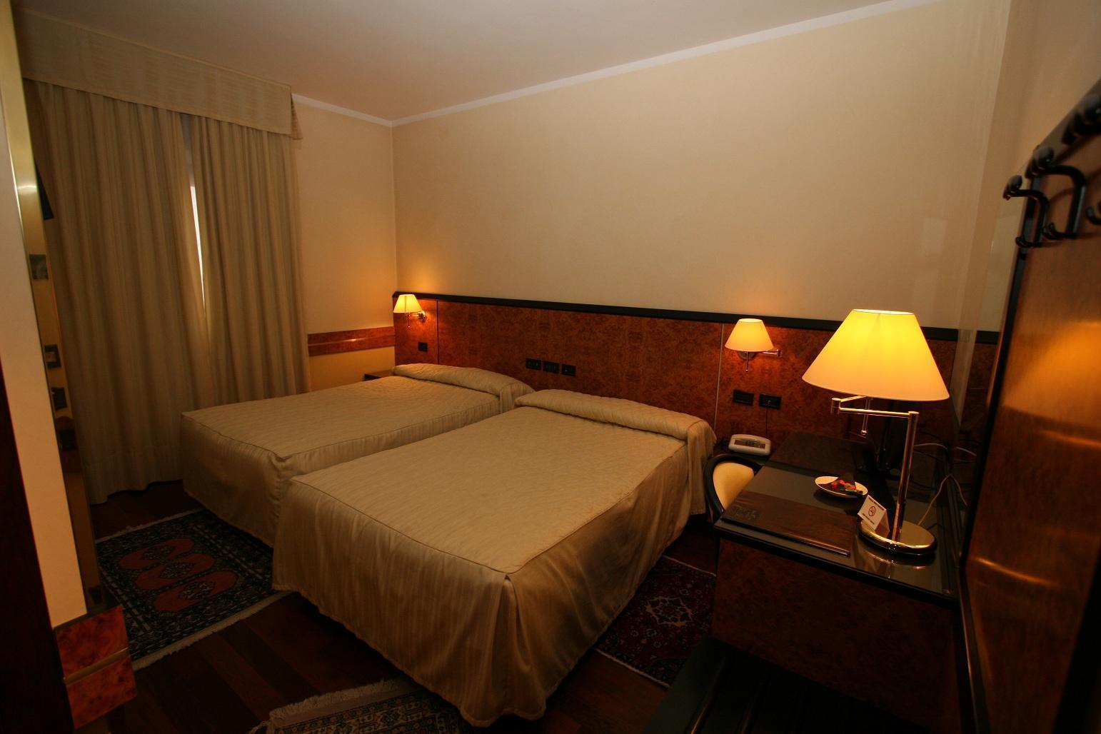 Albergo Ristorante Leon D'Oro 노벤타디피아베 외부 사진