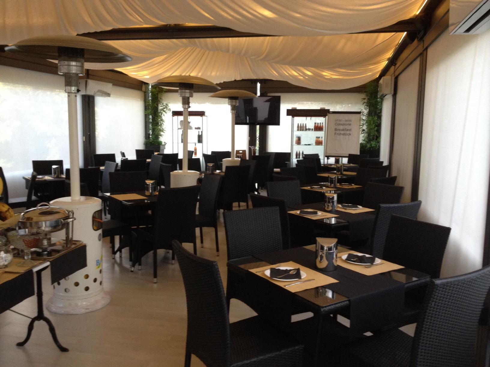 Albergo Ristorante Leon D'Oro 노벤타디피아베 외부 사진
