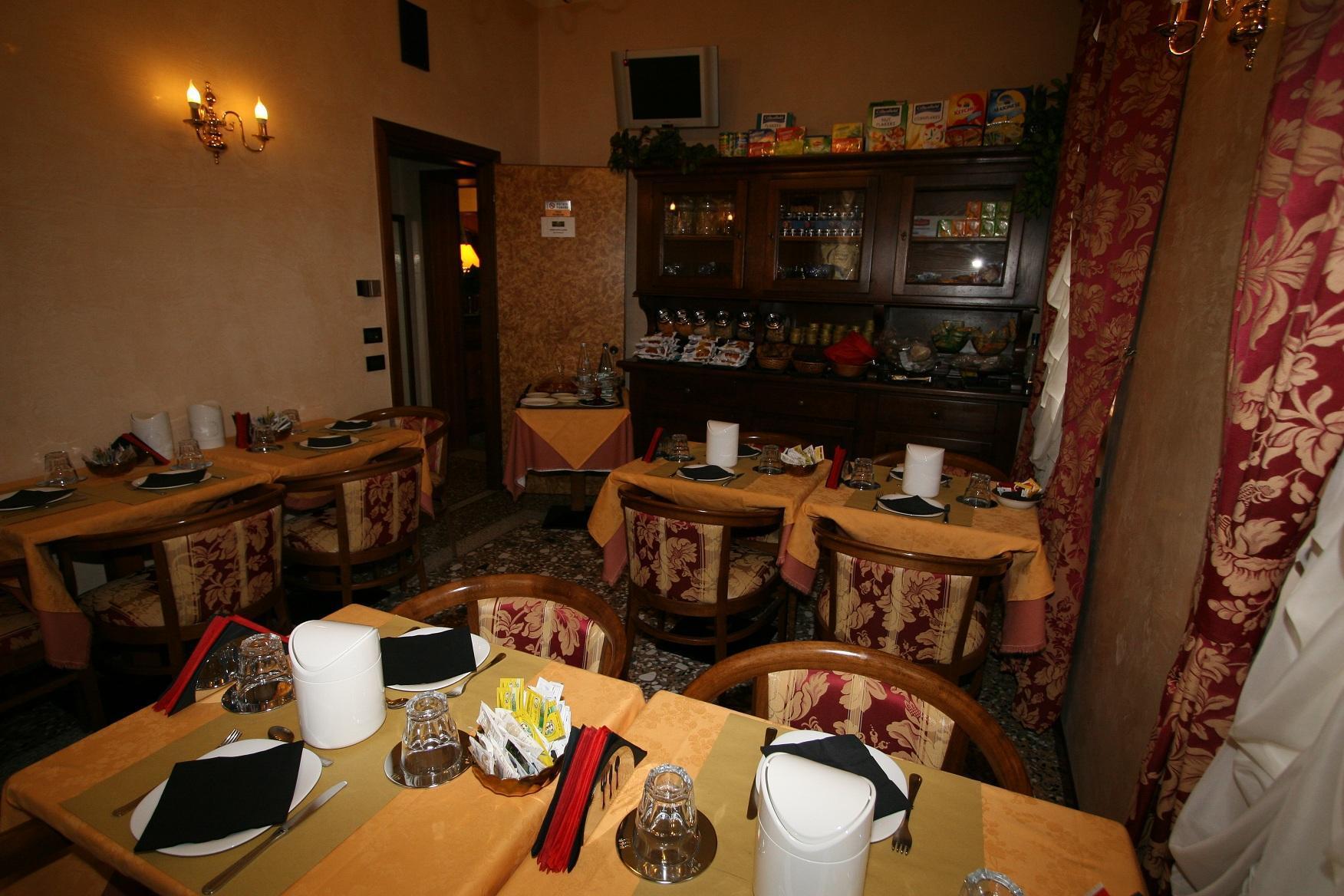 Albergo Ristorante Leon D'Oro 노벤타디피아베 외부 사진