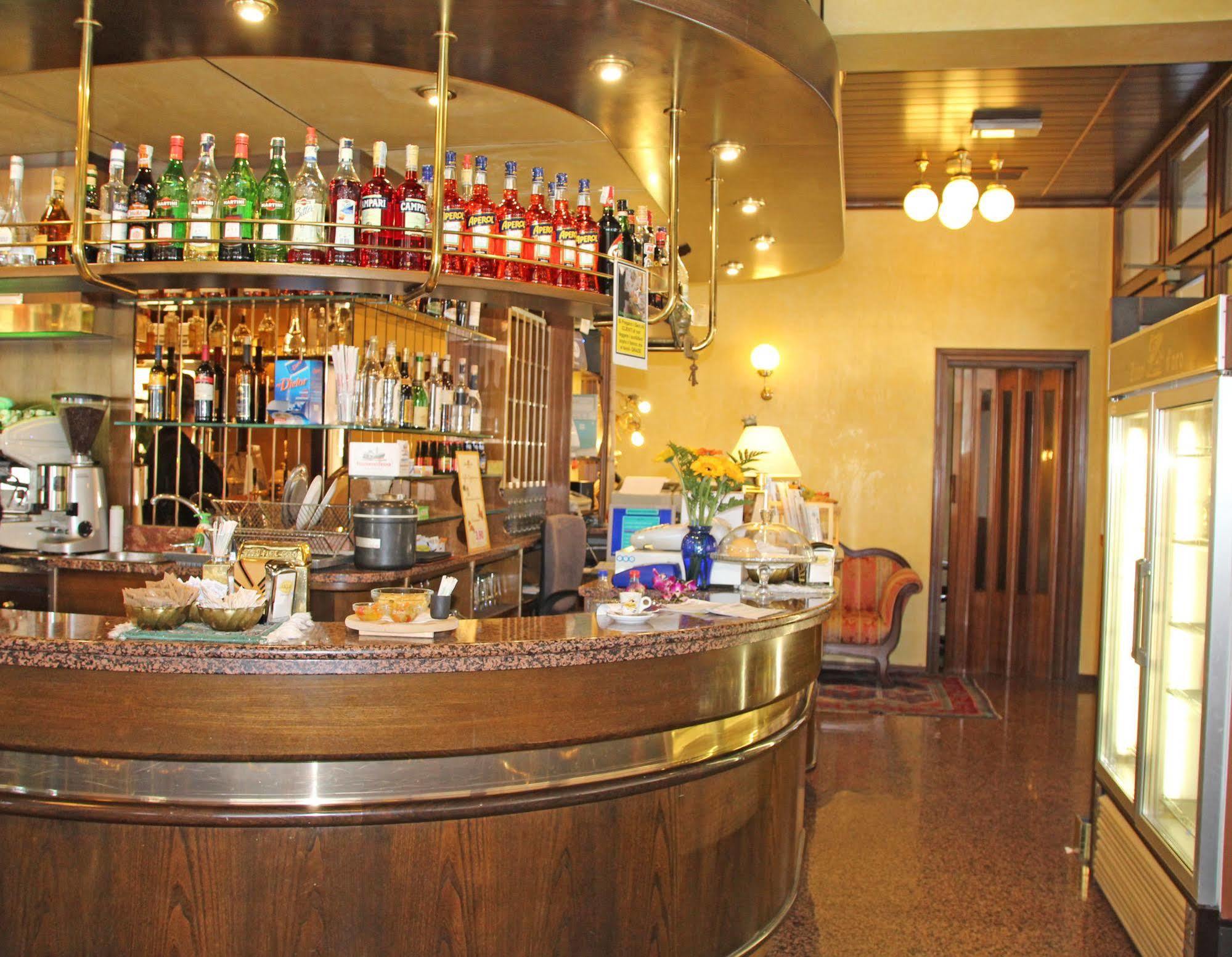 Albergo Ristorante Leon D'Oro 노벤타디피아베 외부 사진