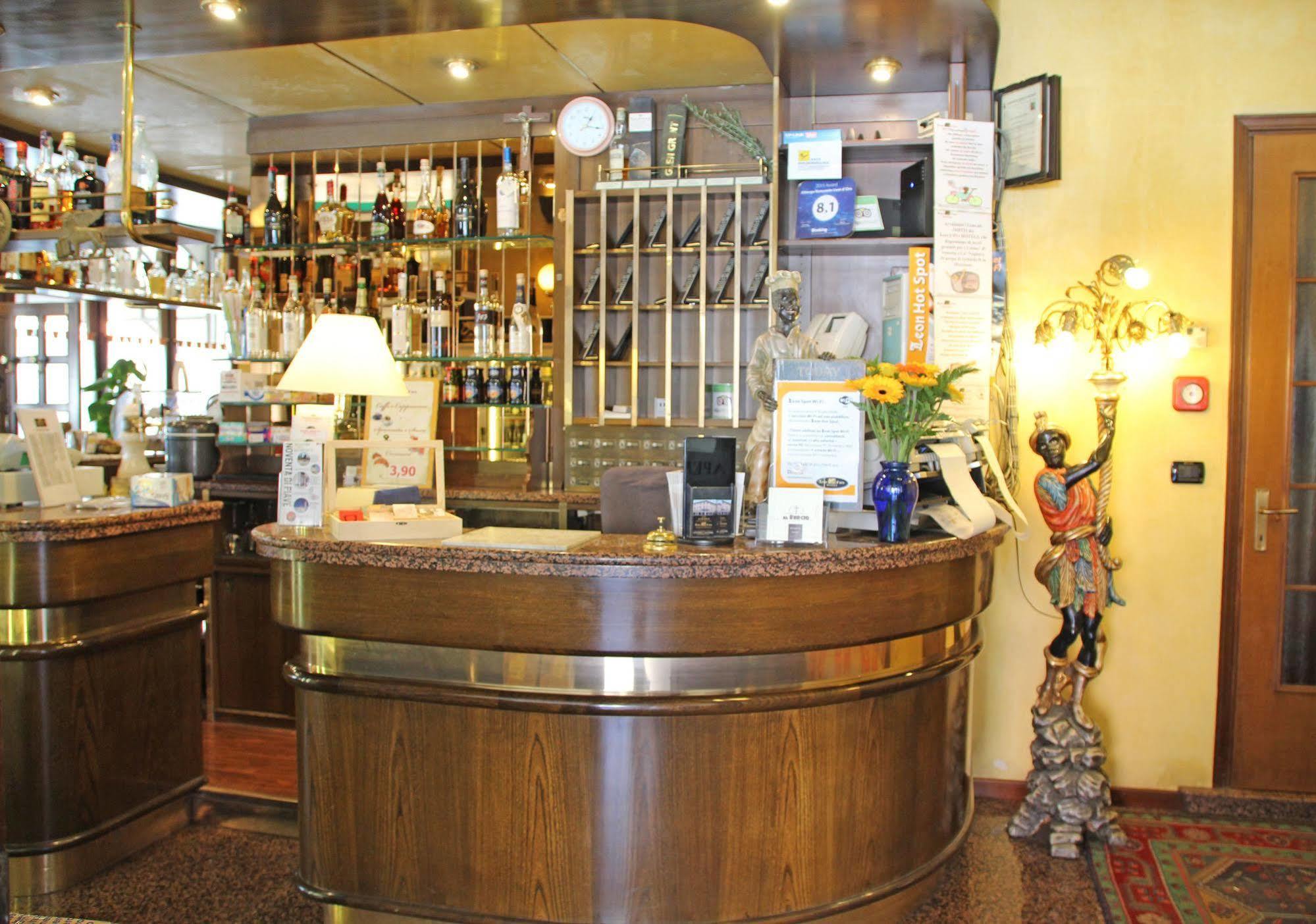 Albergo Ristorante Leon D'Oro 노벤타디피아베 외부 사진