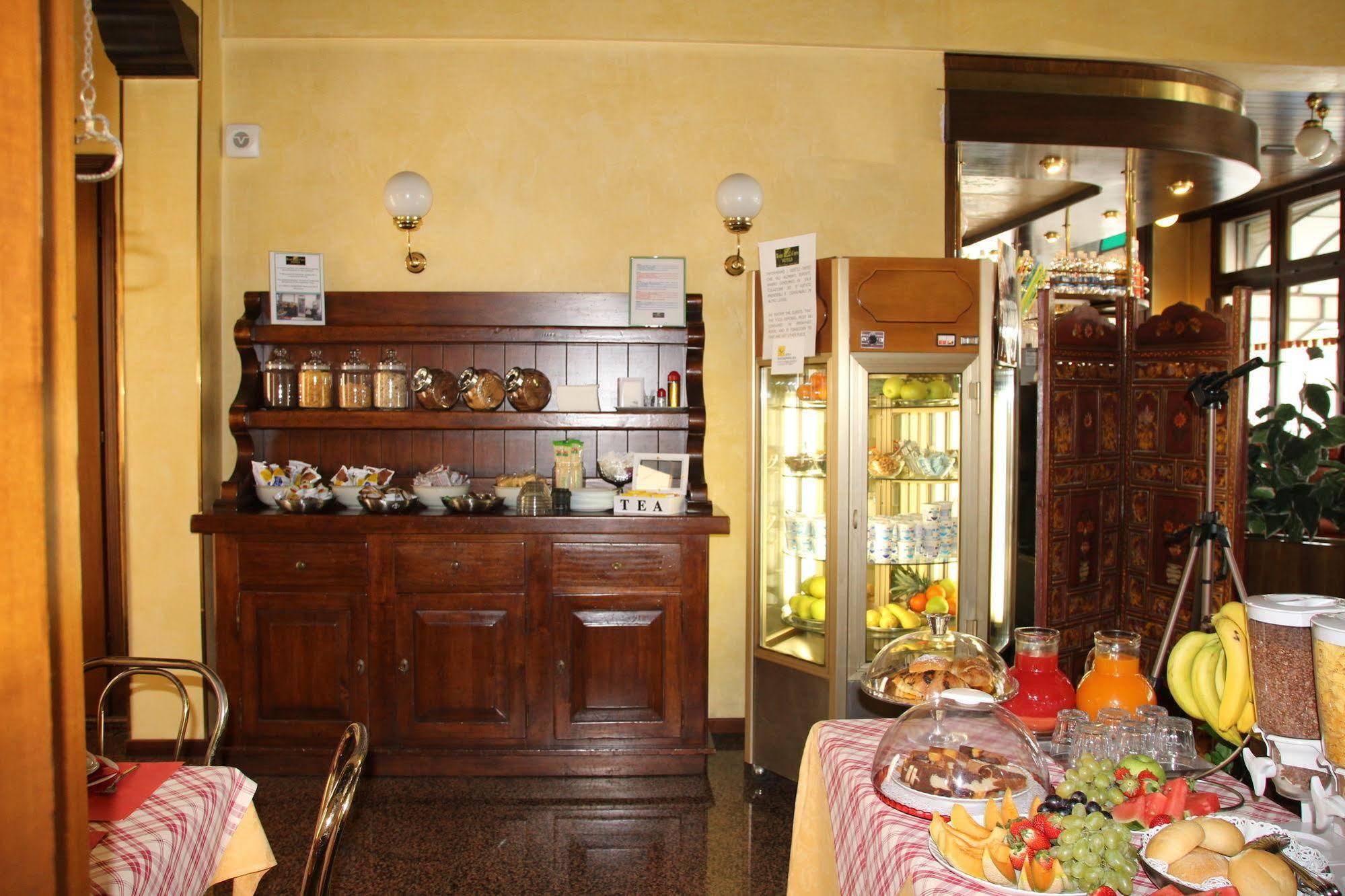 Albergo Ristorante Leon D'Oro 노벤타디피아베 외부 사진