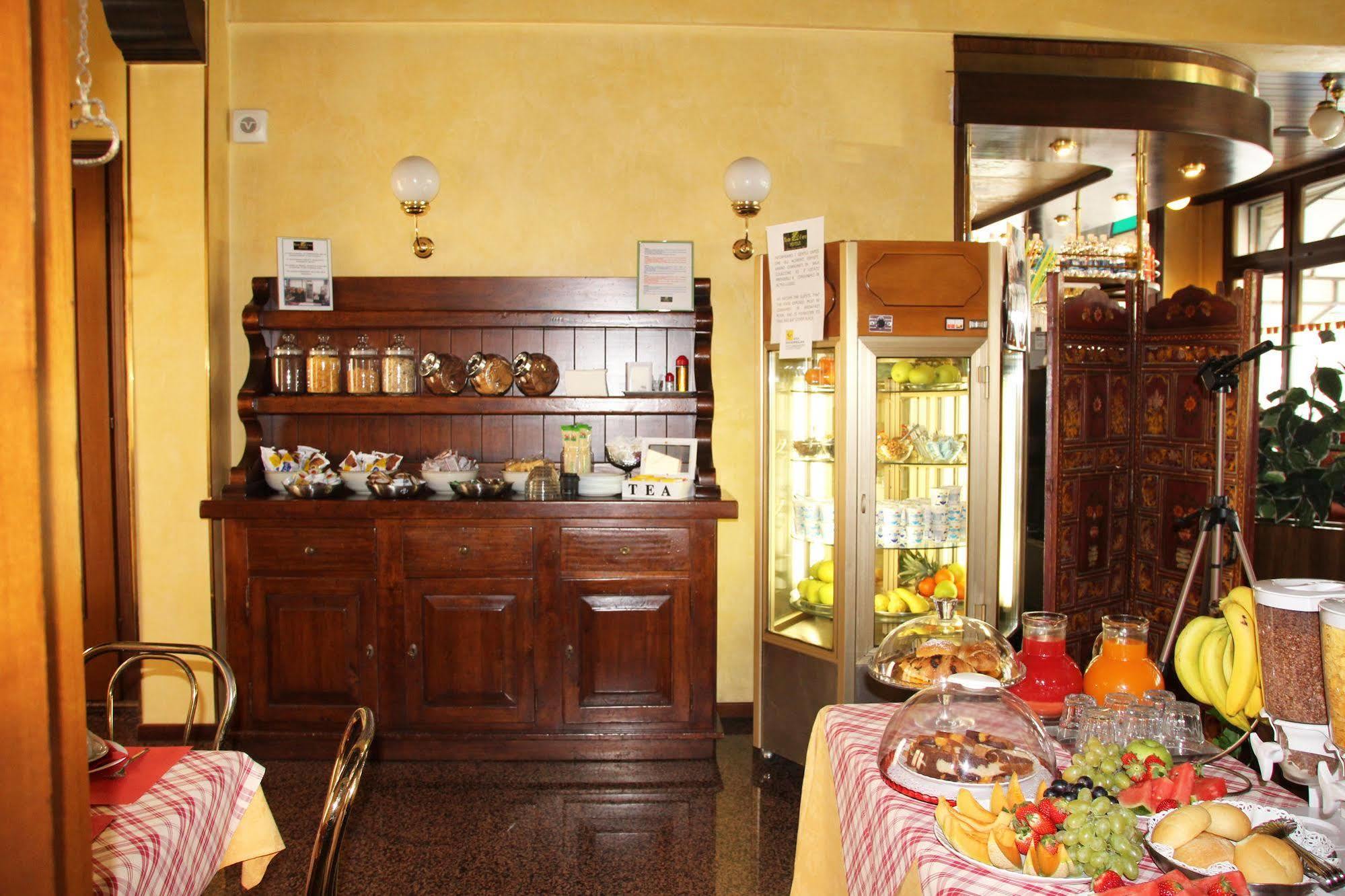 Albergo Ristorante Leon D'Oro 노벤타디피아베 외부 사진