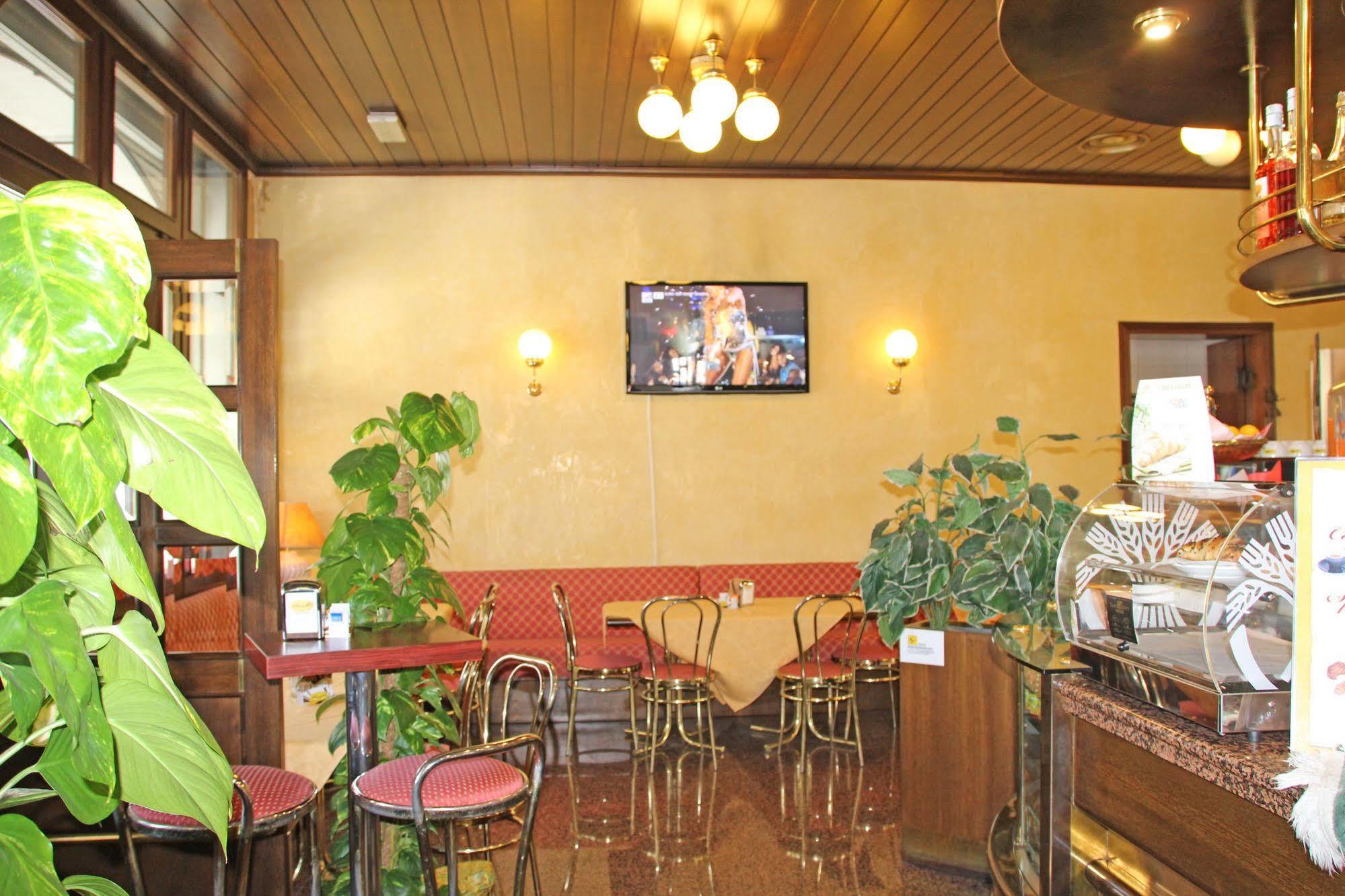 Albergo Ristorante Leon D'Oro 노벤타디피아베 외부 사진